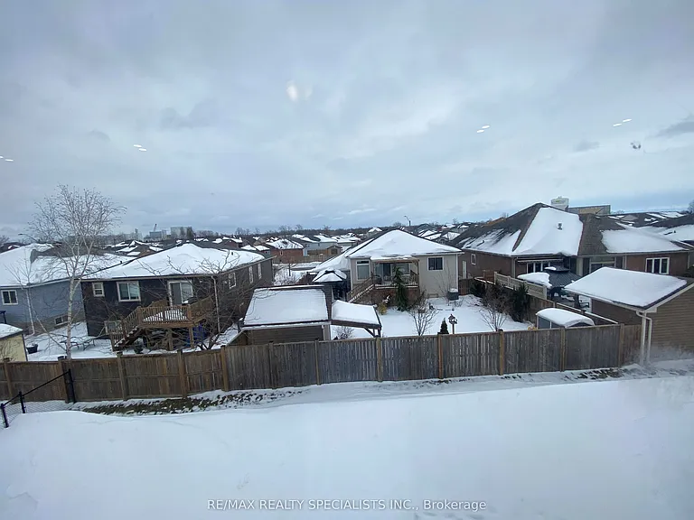 17 Oriole Cres — Photo 23