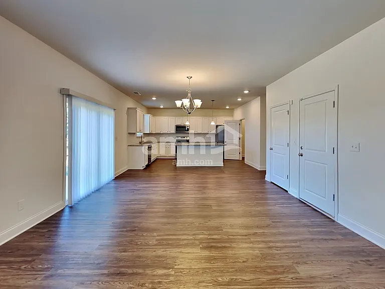 1079 Ashlyn Ct — Photo 5