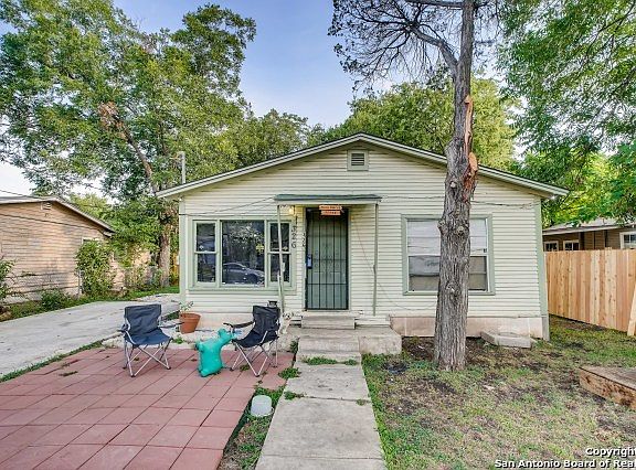 2nd image of 326 Estrella St