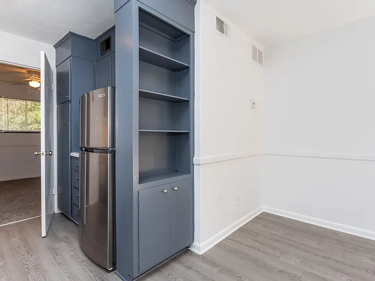 400 Lewis St #1 — Photo 4