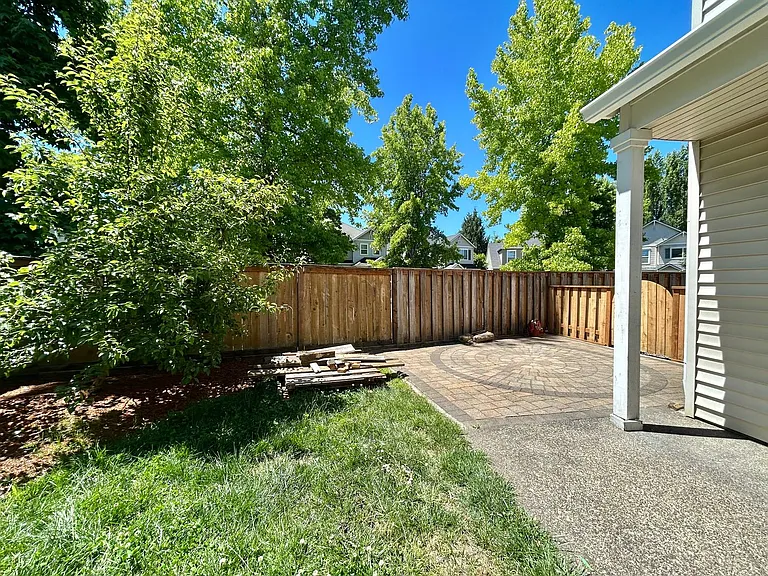 1218 NE Kinney St — Photo 15