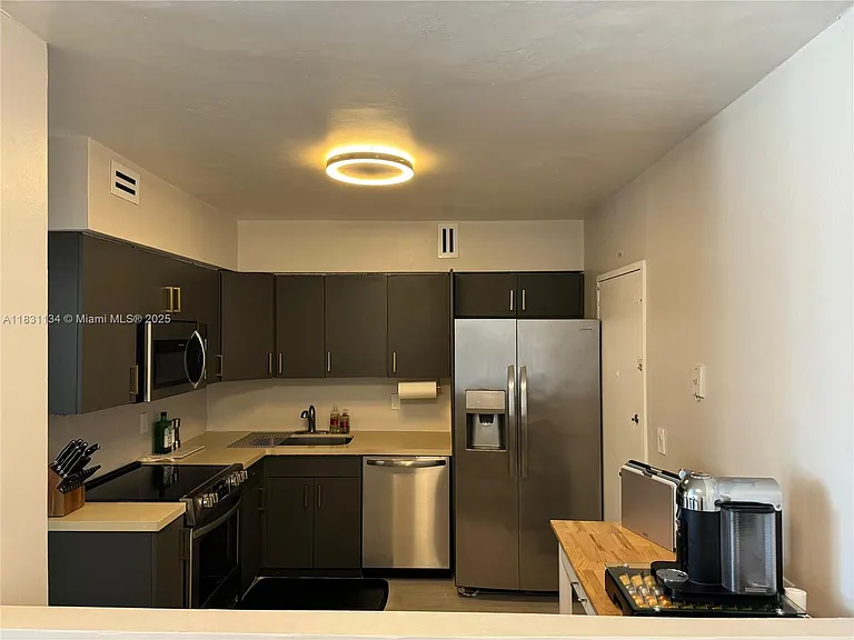 5700 Collins Ave #3C — Photo 4