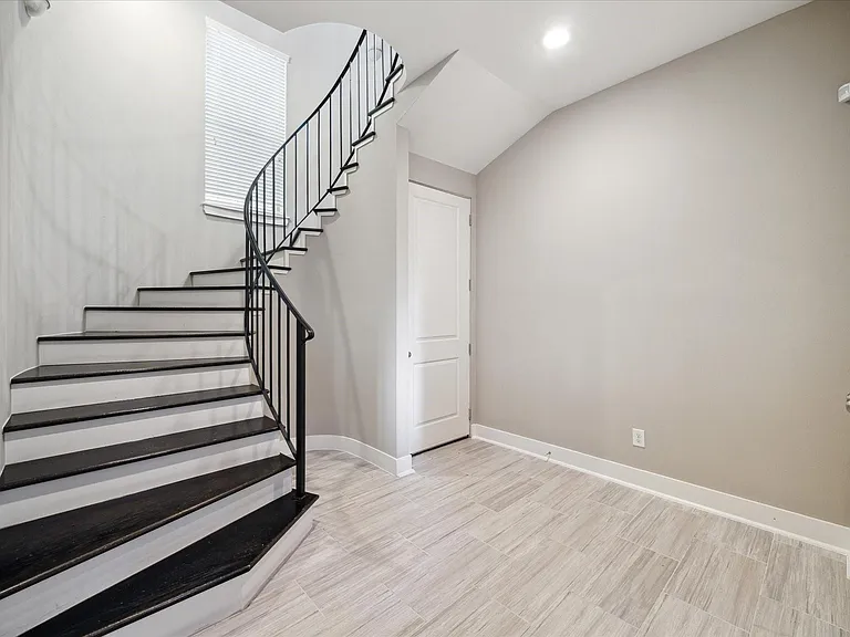 1218 W 23rd St #B — Photo 3
