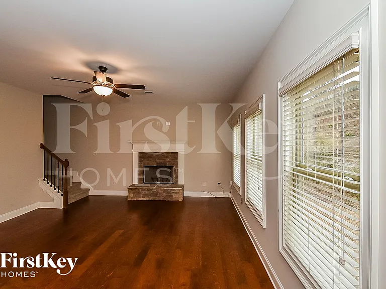 130 Village Park Dr — Photo 2