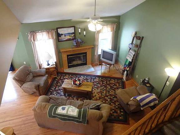 3rd image of 3827 Stonesthrow Ln