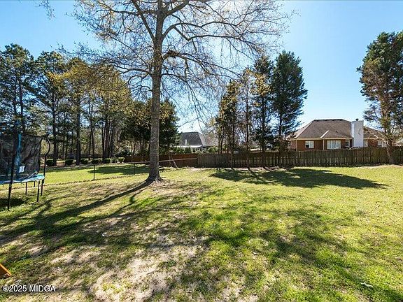 3rd image of 132 Hidden Creek Cir