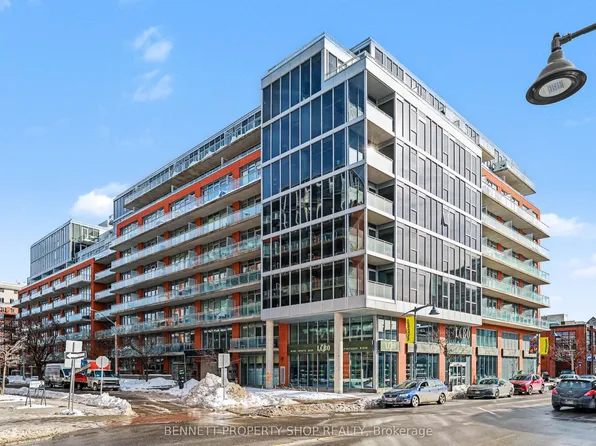 360 McLeod St #811, Ottawa, ON K2P 1A9