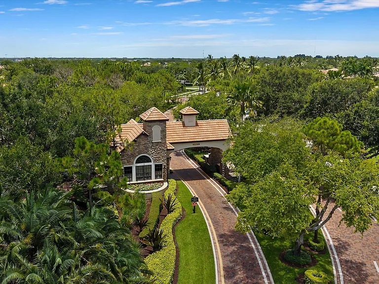 8882 Hidden Acres Dr — Photo 42