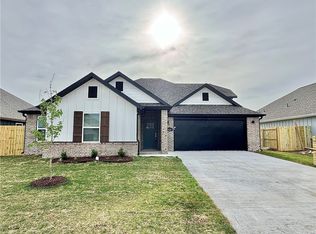 426 S Benchmark Ln, Fayetteville, AR 72704