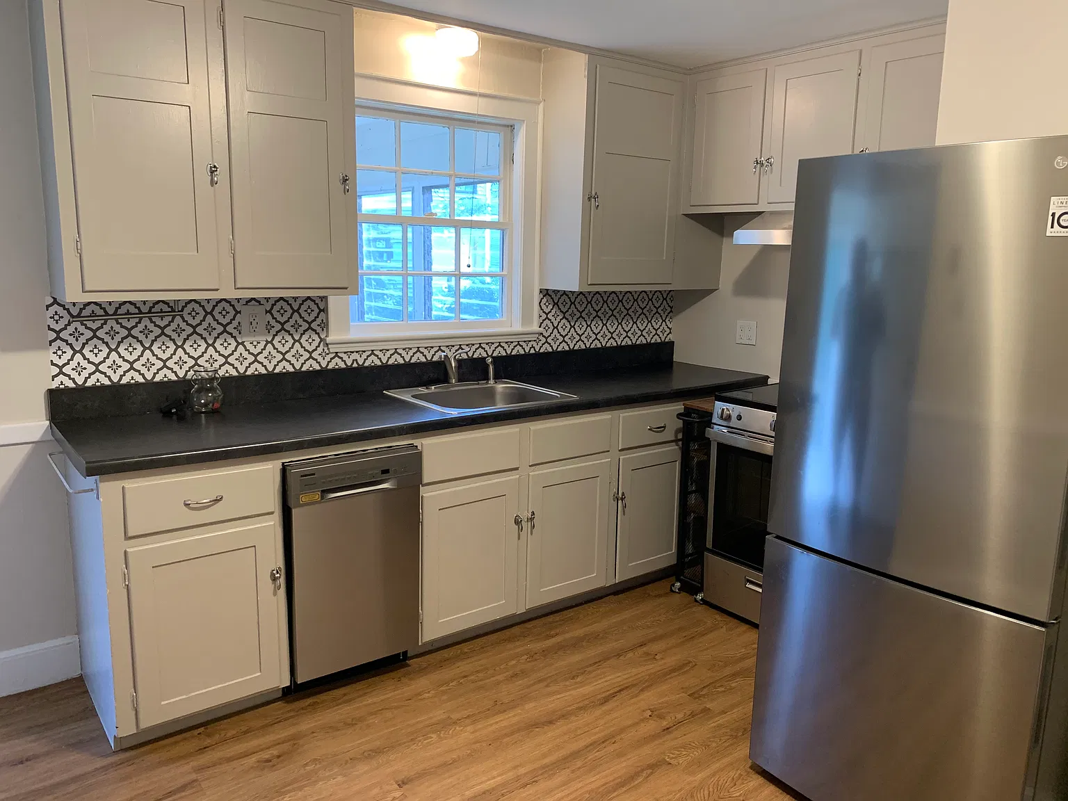 2 bed, 900 sqft, $2,700 — Photo 2