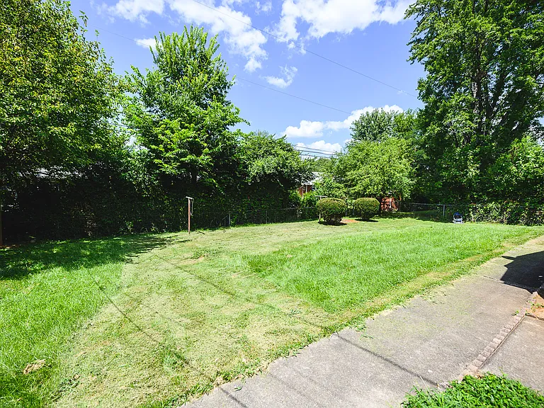 2709 Goldsmith Ln — Photo 33