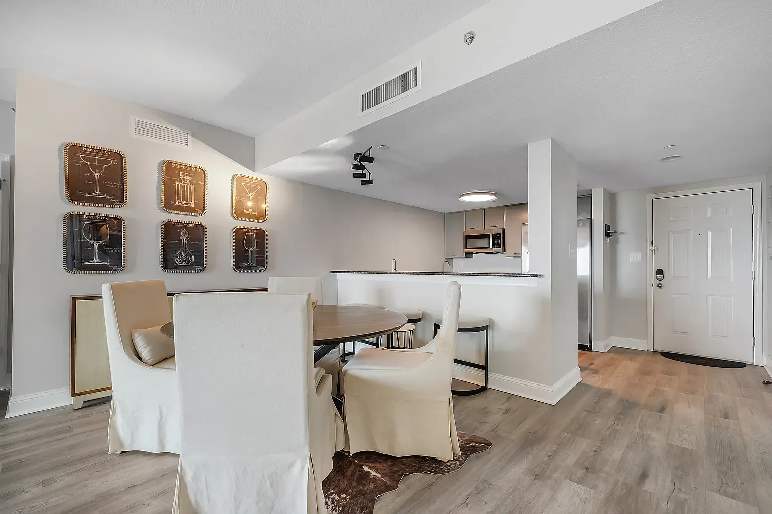 2 bed, 1180 sqft, $1,800 — Photo 3
