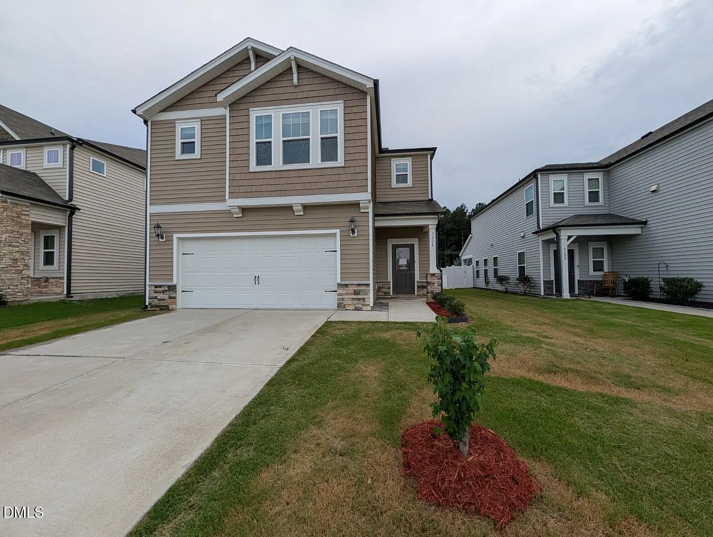 4 bed, 2.5 bath, 2093 sqft, $2,195 — Photo 3