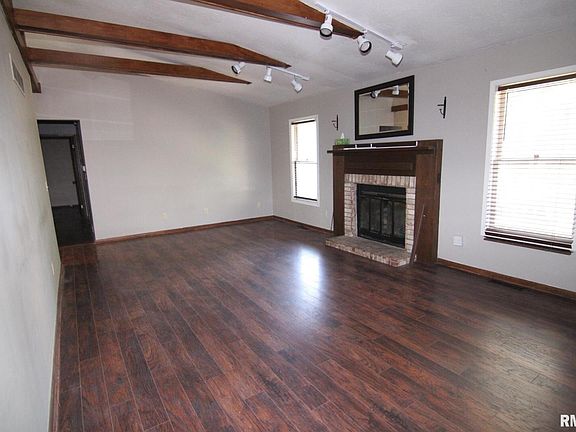 3rd image of 5 E Timberline Dr