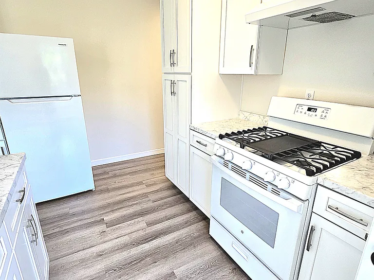 2974 Sherwin Ave — Photo 5