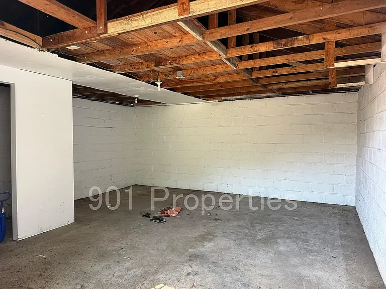 1055 S Cox St — Photo 19