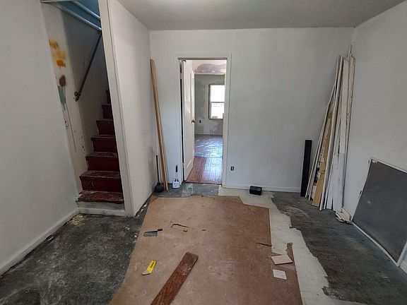 4th image of 469 Murphy Ave