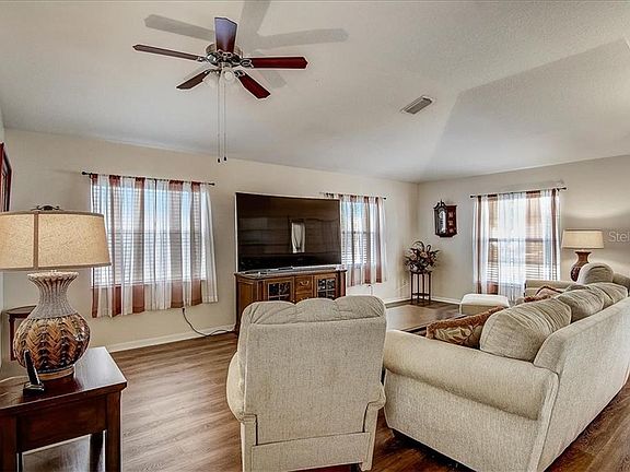 3rd image of 8440 Carriage Pointe Dr