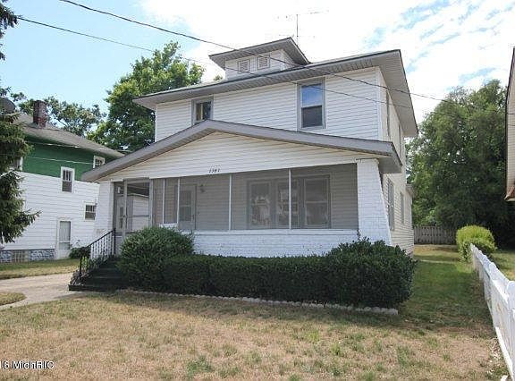 3rd image of 1761 Newark Ave SE