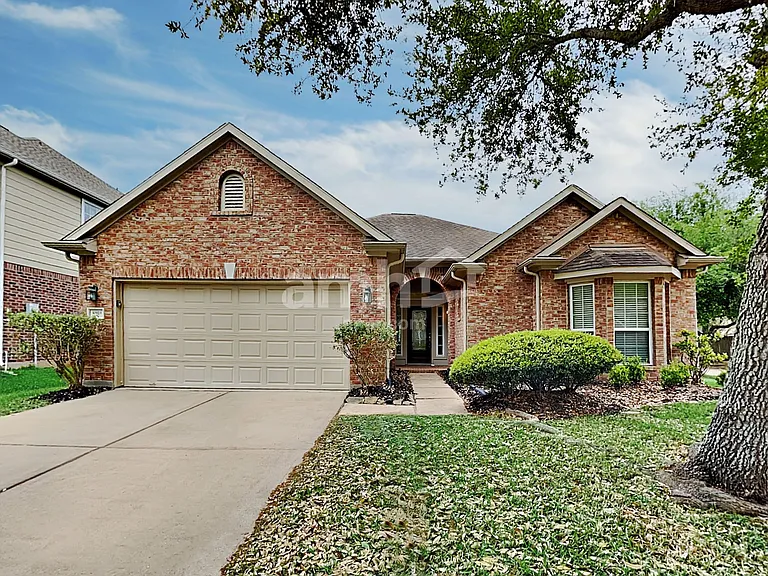 10923 Tattershall Ln — Photo 1