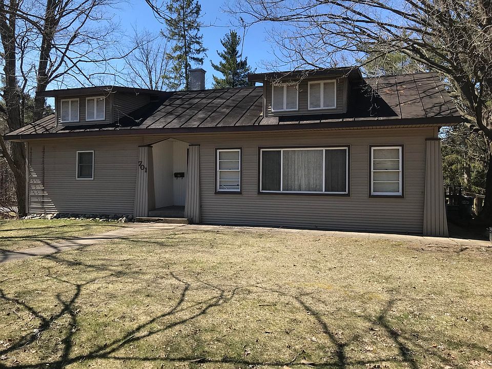 1st image of 701 Hazen St