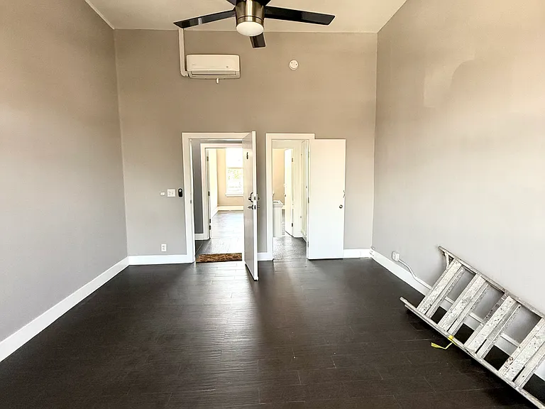 2330 E Cesar E Chavez Ave #5-8 — Photo 6