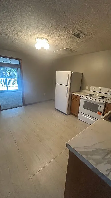 1 bed, 1.0 bath, 600 sqft, $1,200 — Photo 3