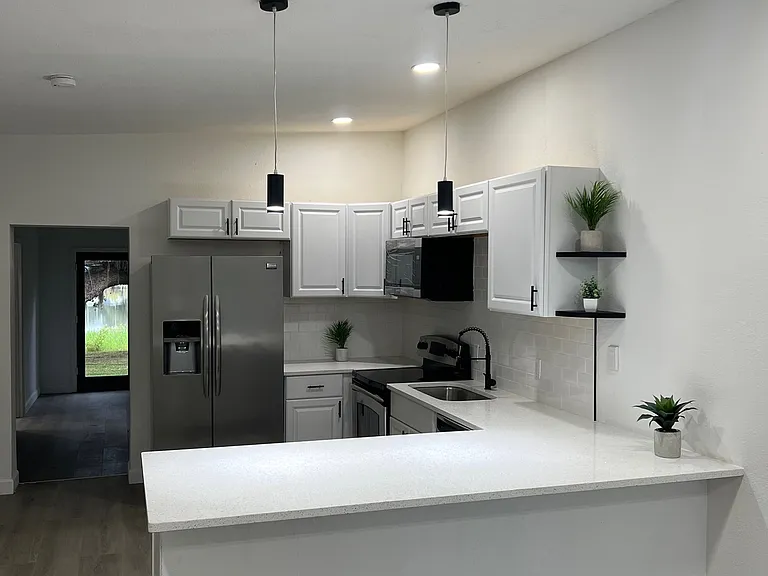 1217 Lakeside Dr #1 — Photo 1