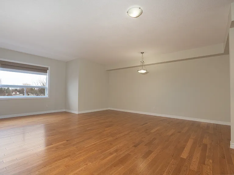 145 Notre Dame Ave — Photo 9