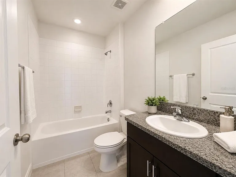 5462 Grays Harbor Ct — Photo 13