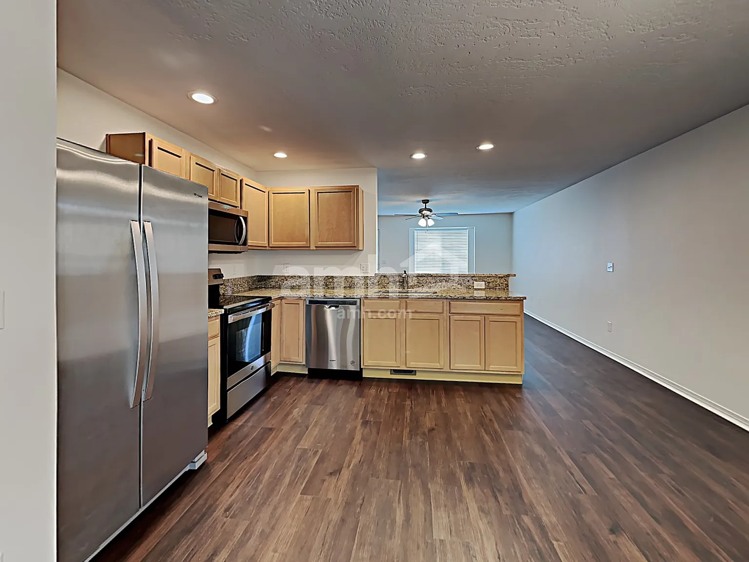 3 bed, 2.0 bath, 1311 sqft, $2,280 — Photo 4