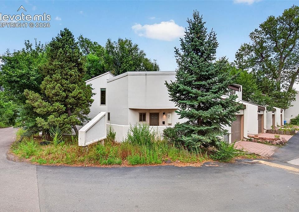 1st image of 102 Creekside Ln