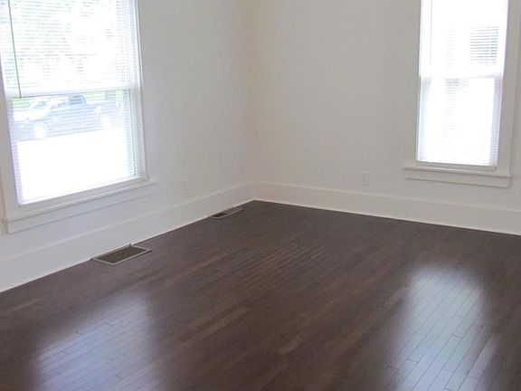 4th image of 1125 N Congress St