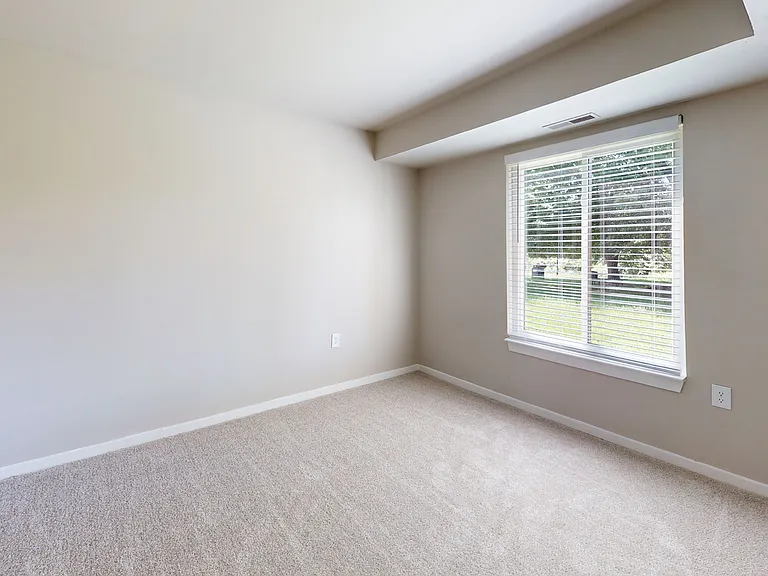 Seneca Place — Photo 74