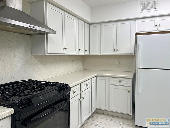 4th image of 1012 N Shore Dr