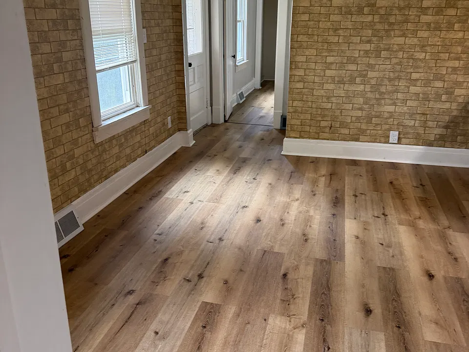 150 E Main St #1W