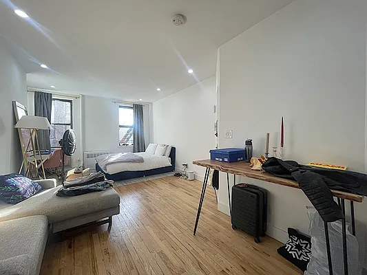 Rented by Compass | media 20