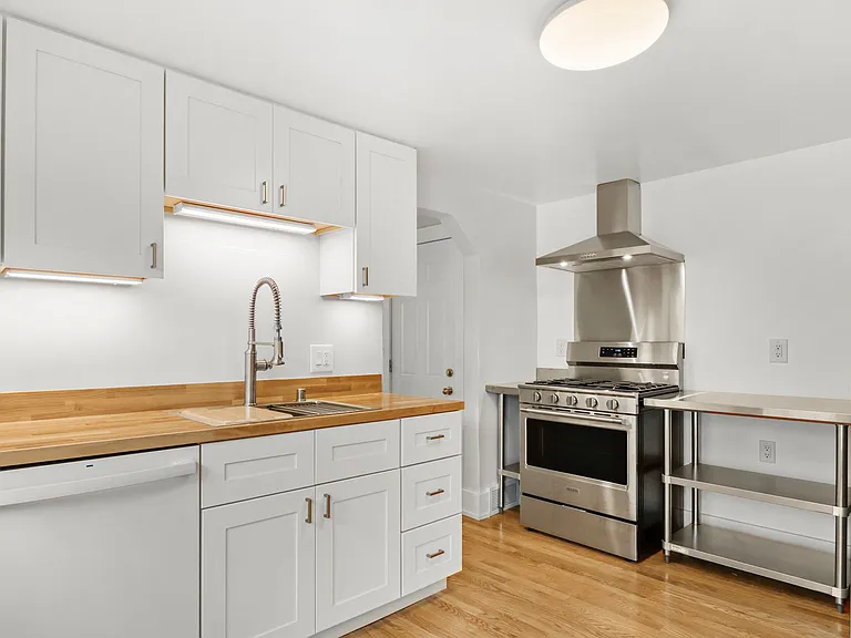 2710 Union St #1 — Photo 13