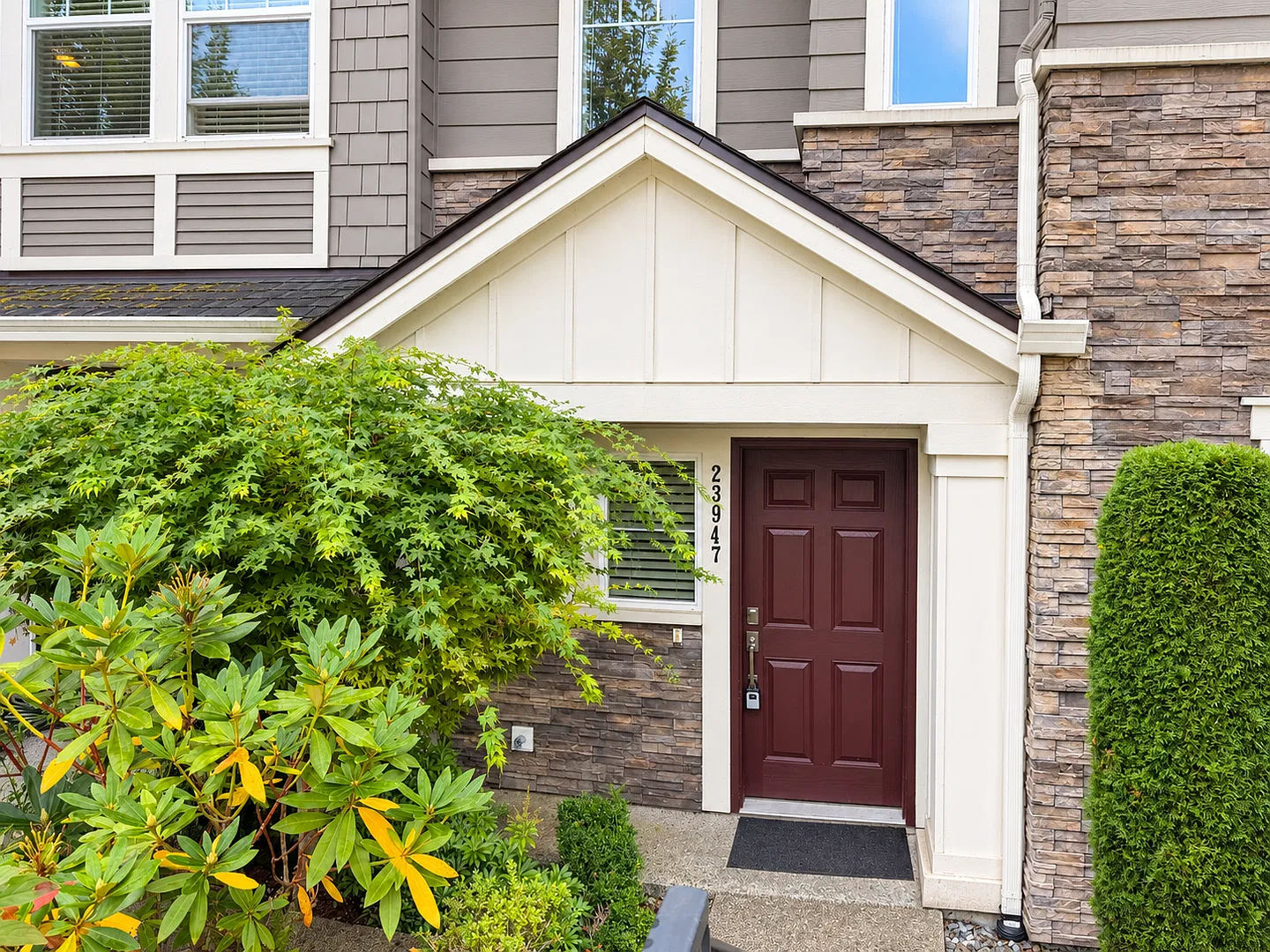 Spacious Multi-Level Townhome with Attached Garage, Open-Concept Living & In-Home Laundry — Photo 2