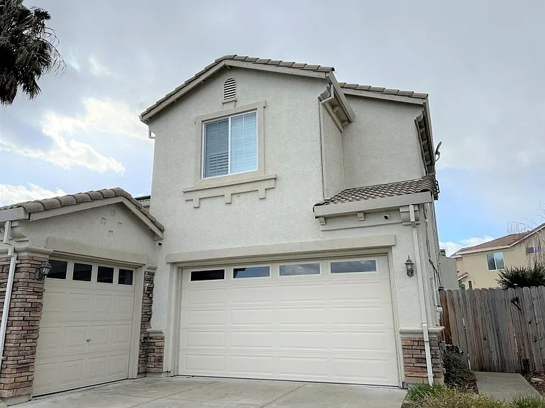 918 Shelter Cove Ct — Photo 3