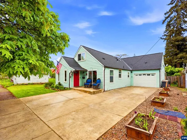 1050 SW Ellis St, Dallas, OR 97338