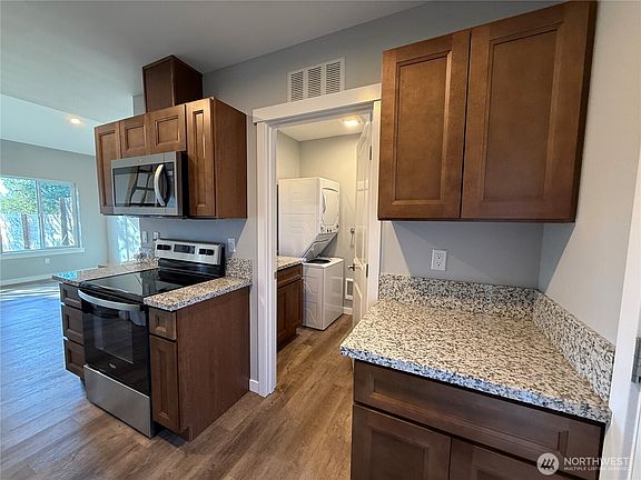 5th image of 297 Marine View Drive SW #A