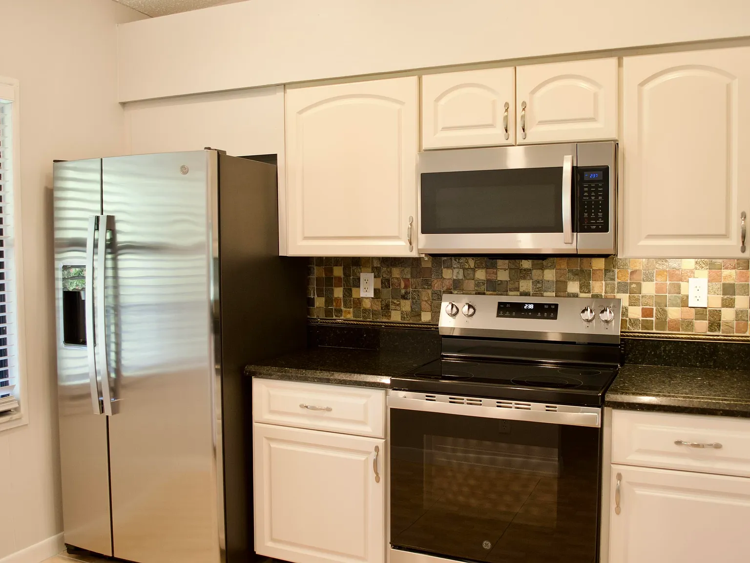 2 bed, 2.0 bath, 1200 sqft, $2,700 — Photo 2