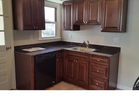 Brand new kitchen! Granite countertops and new appliances.