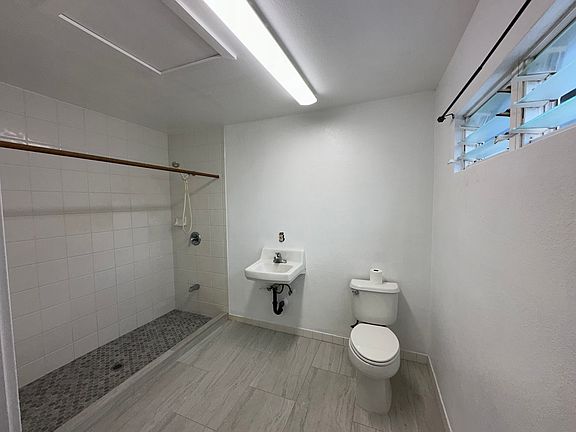 4th image of 284 California Ave APT C