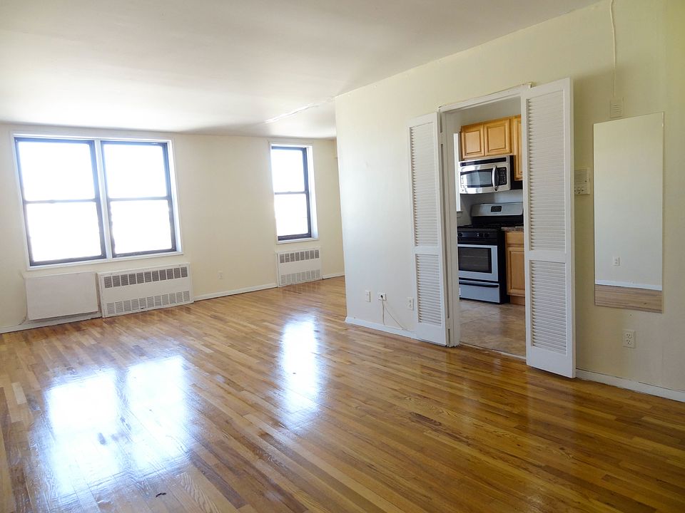 1st image of 490 New York Ave APT 6C