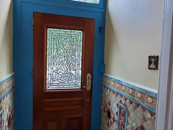 4th image of 1033 Jackson St