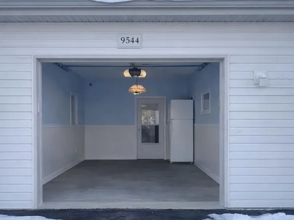 9544 Woodside Cir, Grand Blanc, MI 48439