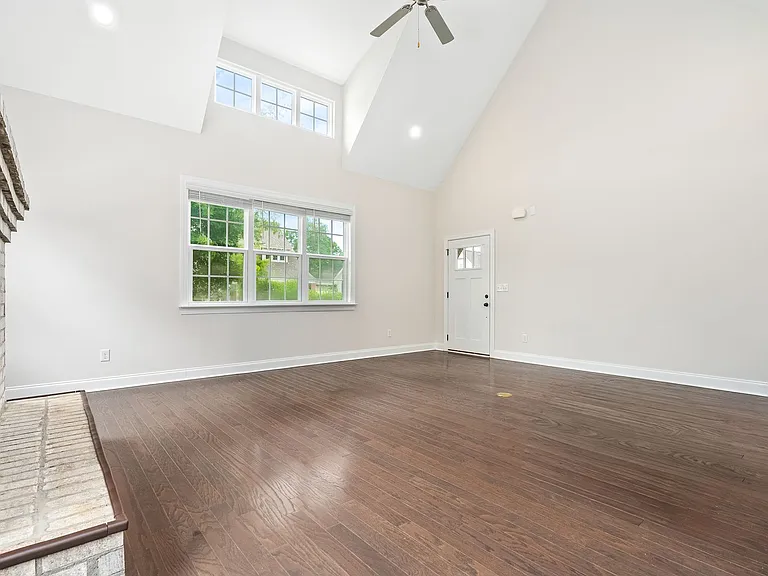 826 Clear Spring Dr — Photo 4