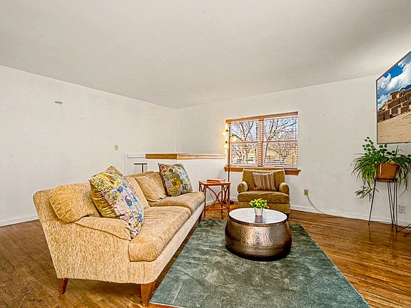 4th image of 328 Staab St